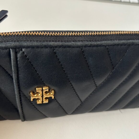 Tory Burch Kira Chevron Phone Wallet Quilted Leather BLACK - Picture 4 of 4